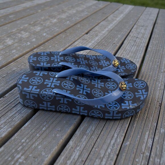 TORY BURCH Blue Gold Platform Flip Flops Sandals Size 8 - Picture 2 of 10